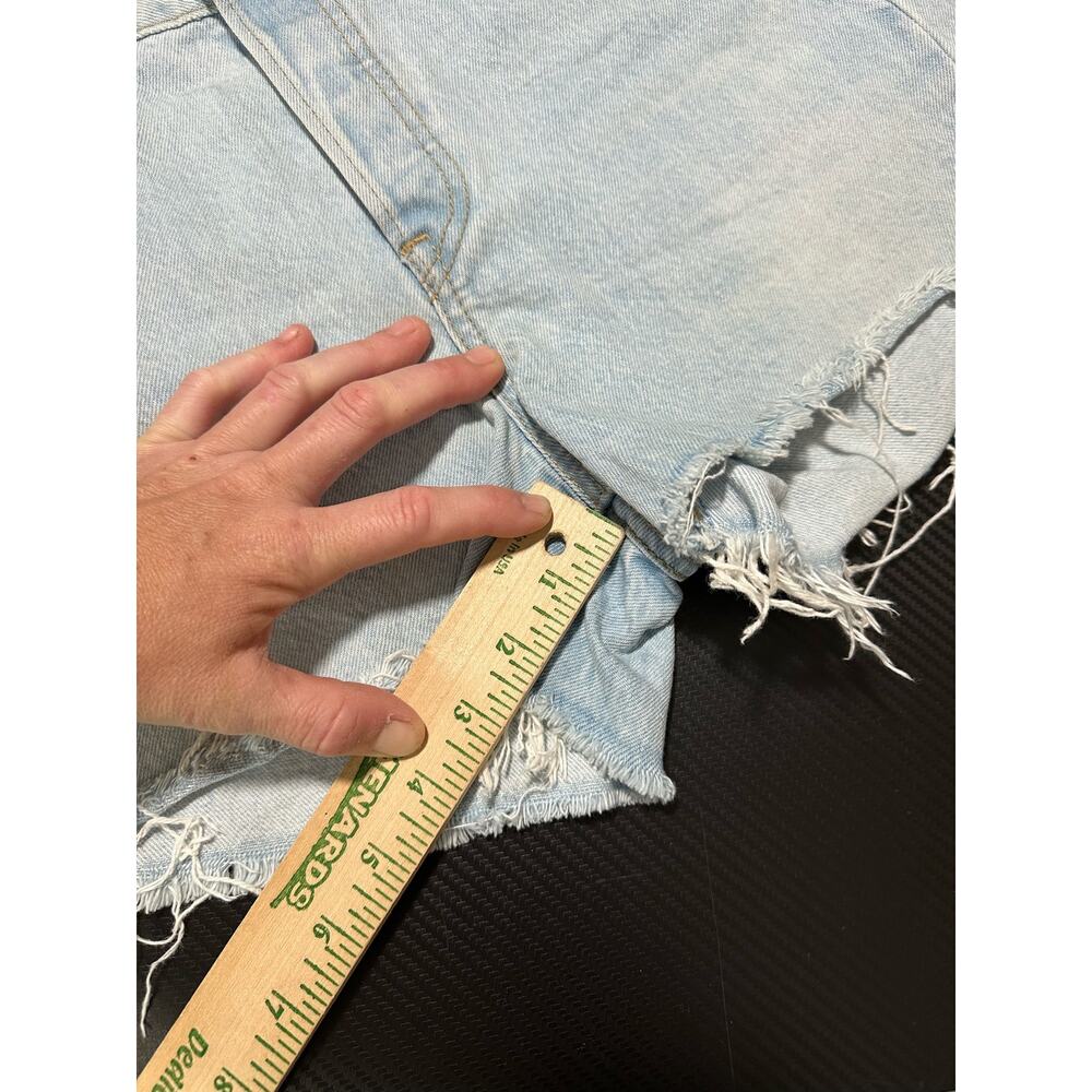Levis' Premium Wedgie Short Button Fly Light Wash Cut Off Size 28 - Picture 8 of 11